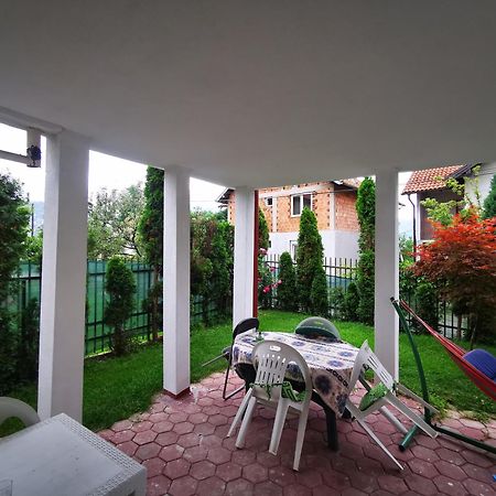 Rest & Recharge 4Bdr Apt- Free Parking, Ac & Garden Szarajevó Kültér fotó