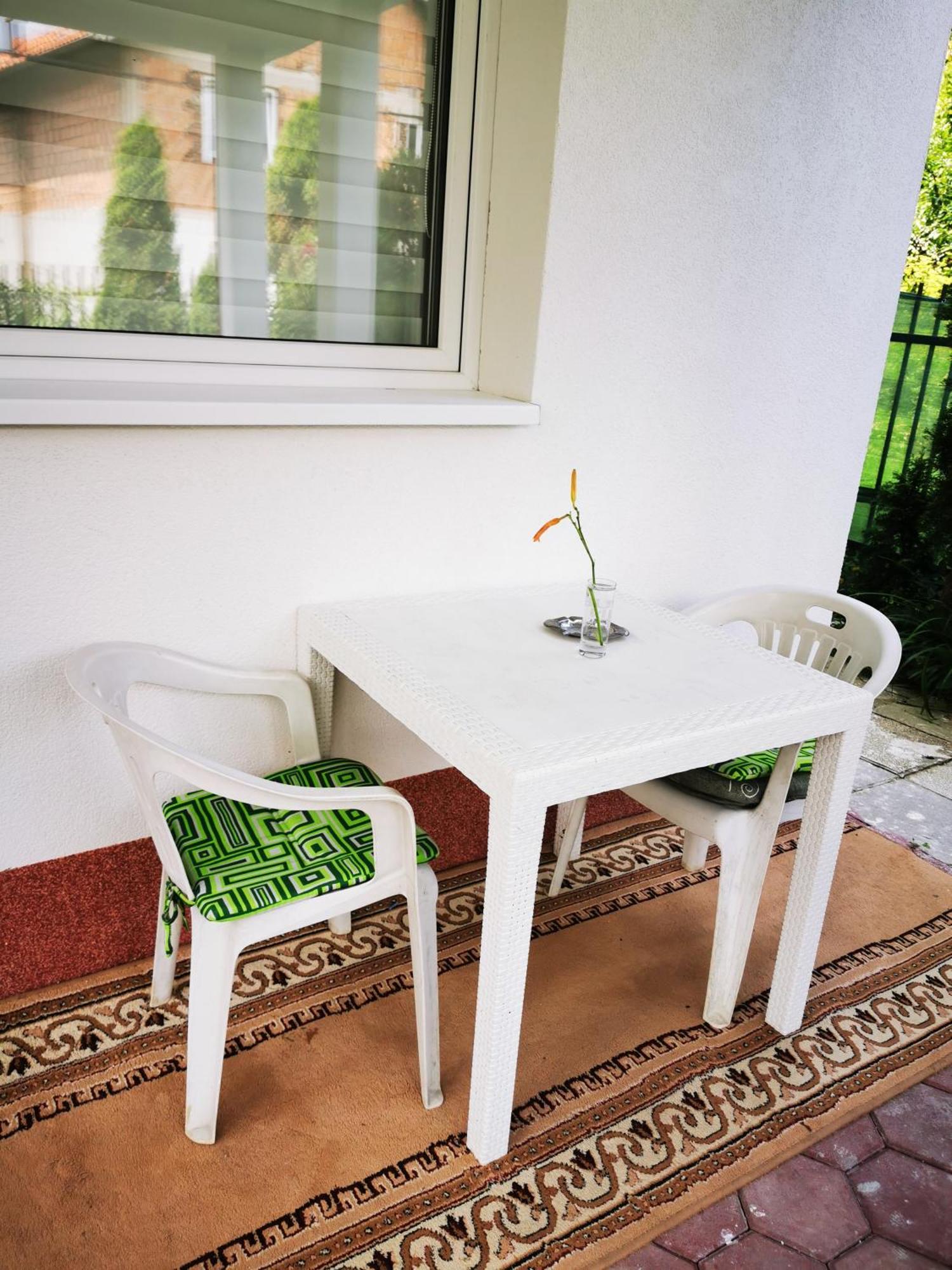 Rest & Recharge 4Bdr Apt- Free Parking, Ac & Garden Szarajevó Kültér fotó