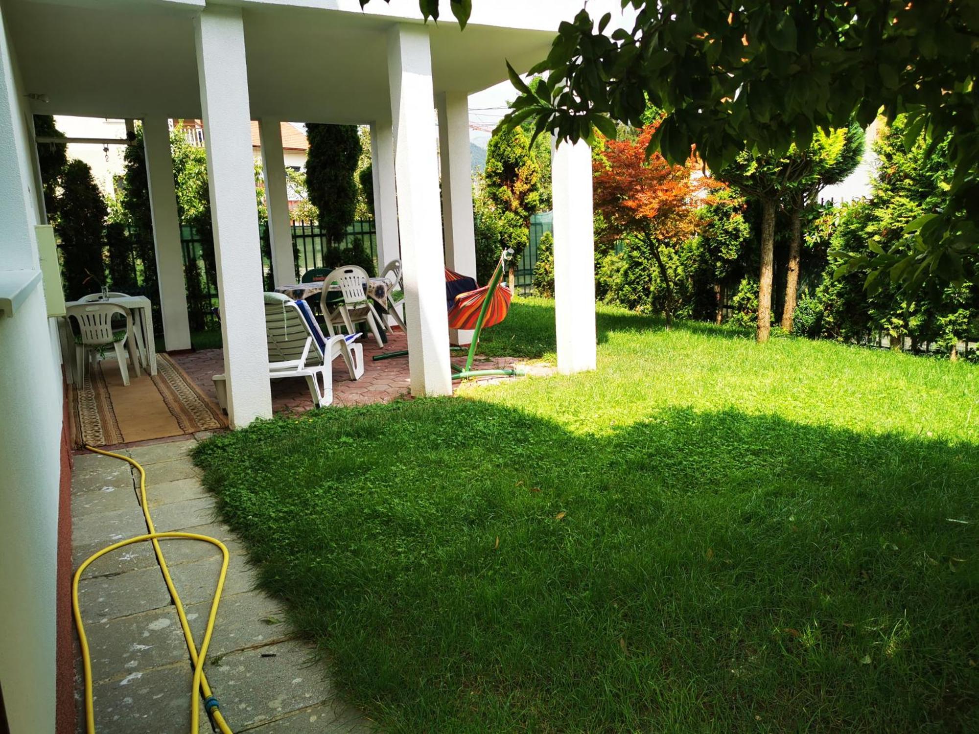 Rest & Recharge 4Bdr Apt- Free Parking, Ac & Garden Szarajevó Kültér fotó