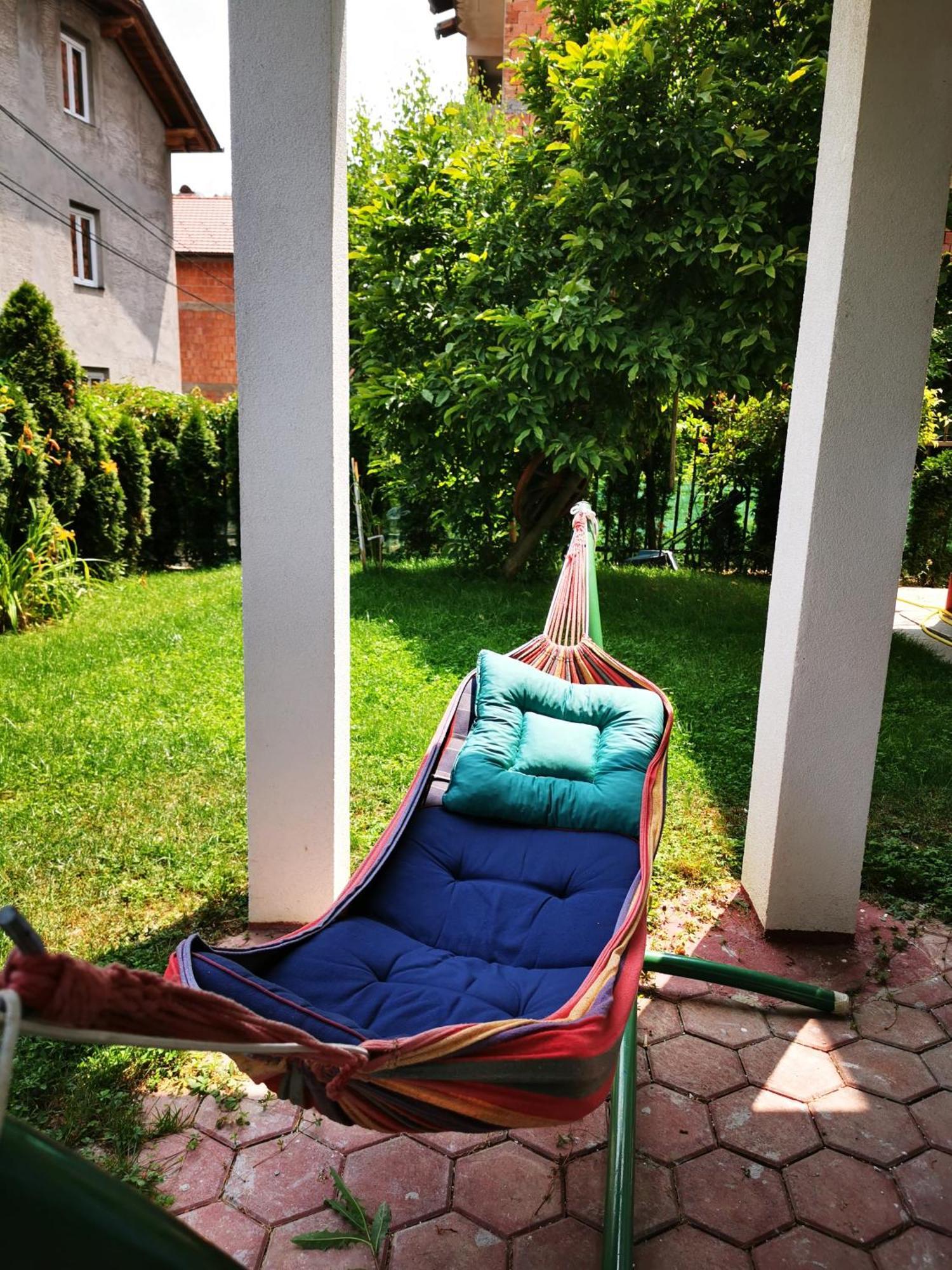 Rest & Recharge 4Bdr Apt- Free Parking, Ac & Garden Szarajevó Kültér fotó